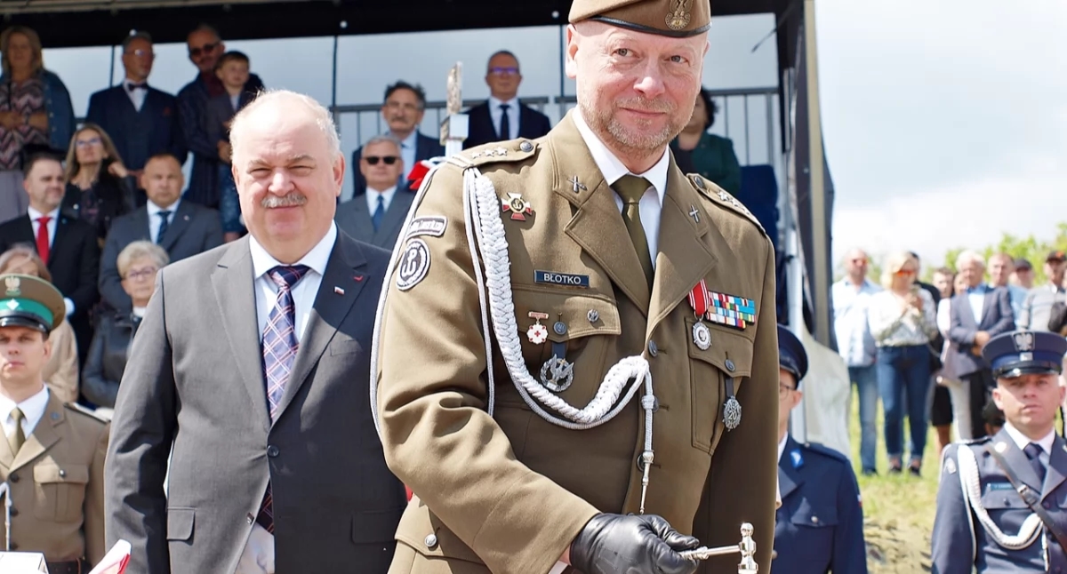 God, Honor, Fatherland – the “territorials” received the banner