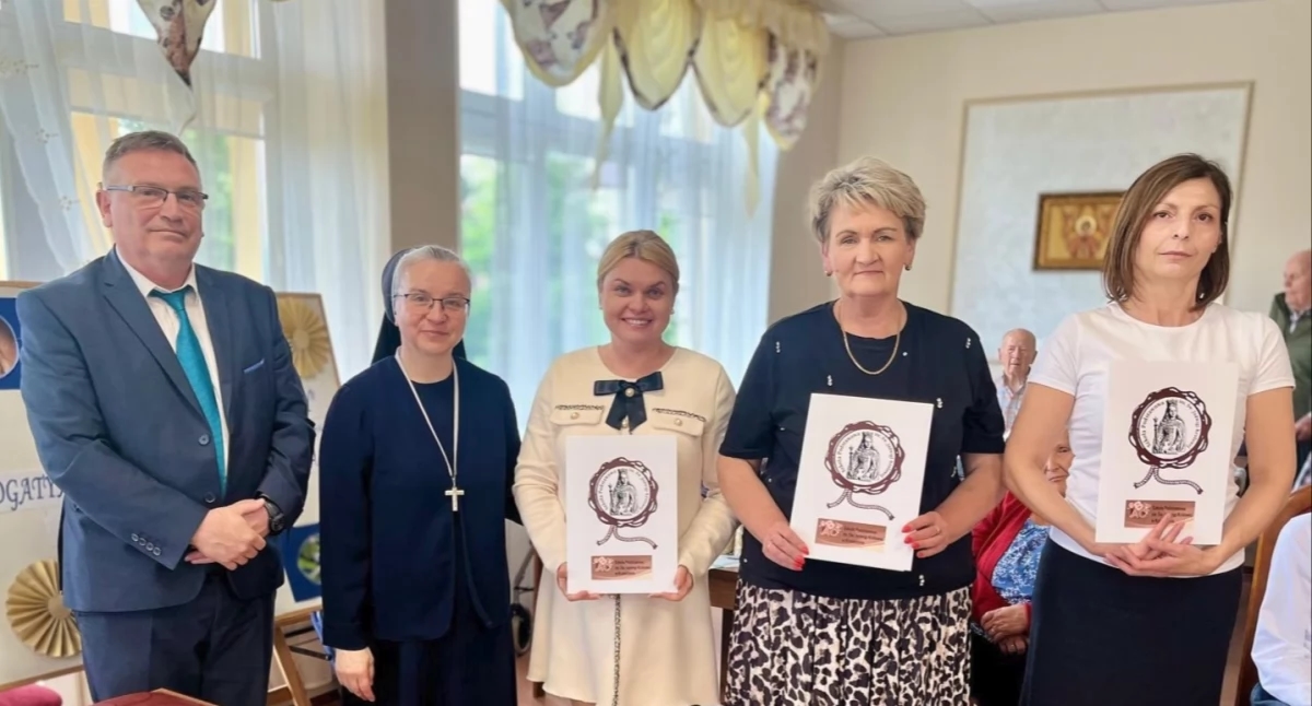 Intergenerational Fridays at DPS. Students from the Primary School in Krasiczyn have been visiting seniors for 10 years [GALLERY]