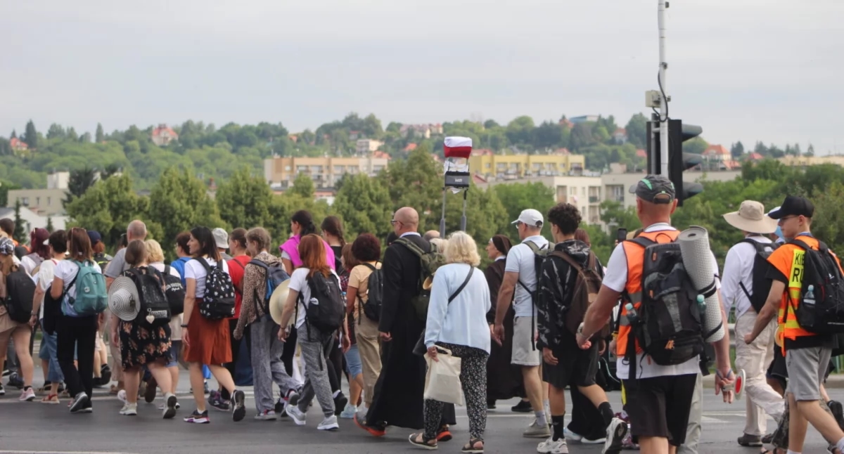 De 45e aartsbisdom Przemyśl wandelbedevaart naar Jasna Góra is begonnen [VIDEO]