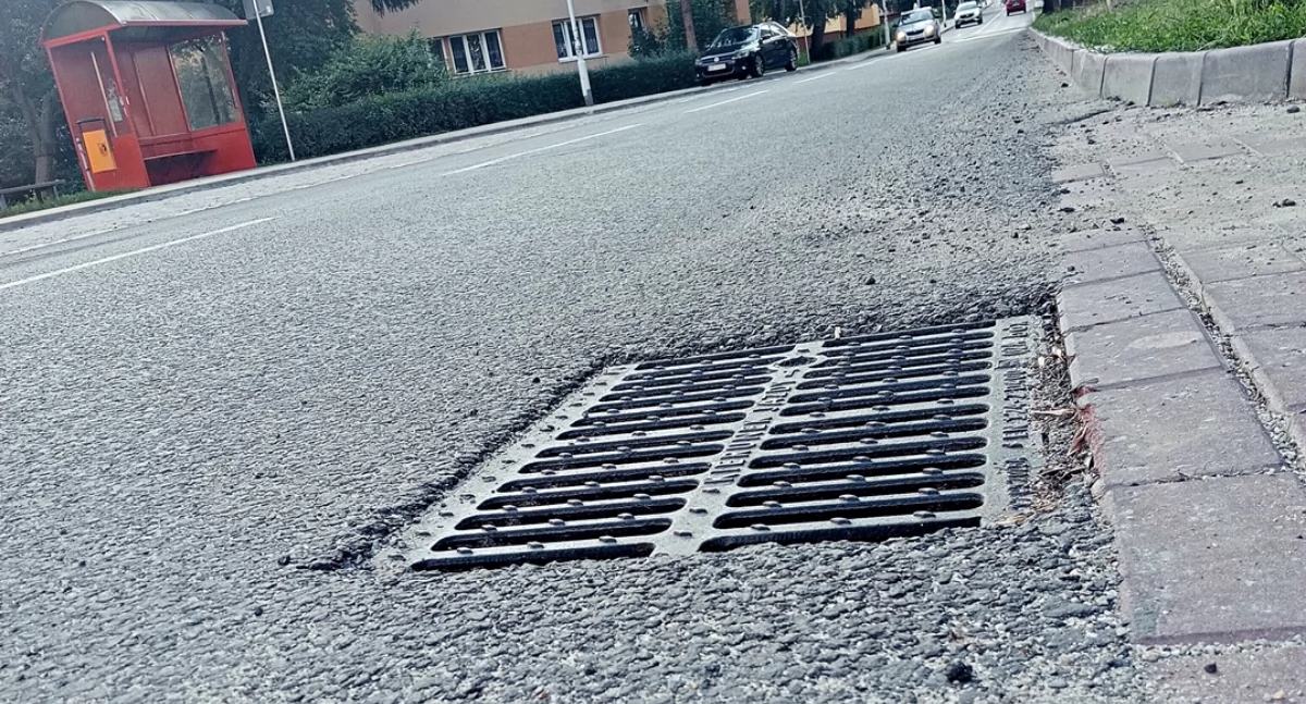 A botched job on Glazer? [PHOTOS]
