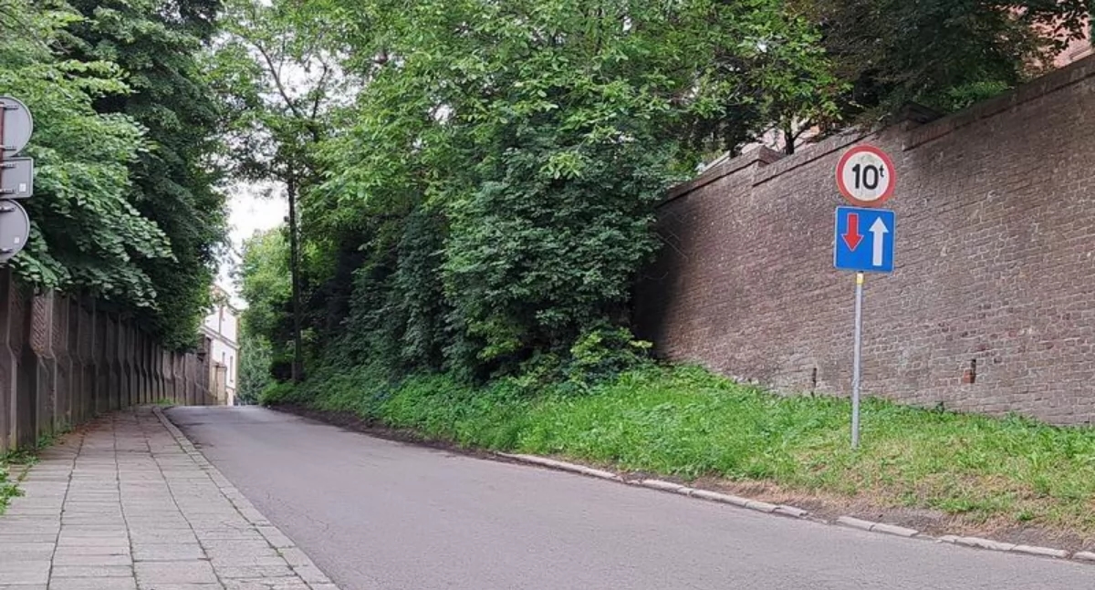 Ampel statt Sanierung der Popiełuszki-Straße? Wird es eine Lösung für diesen problematischen Abschnitt geben? [FOTOS]