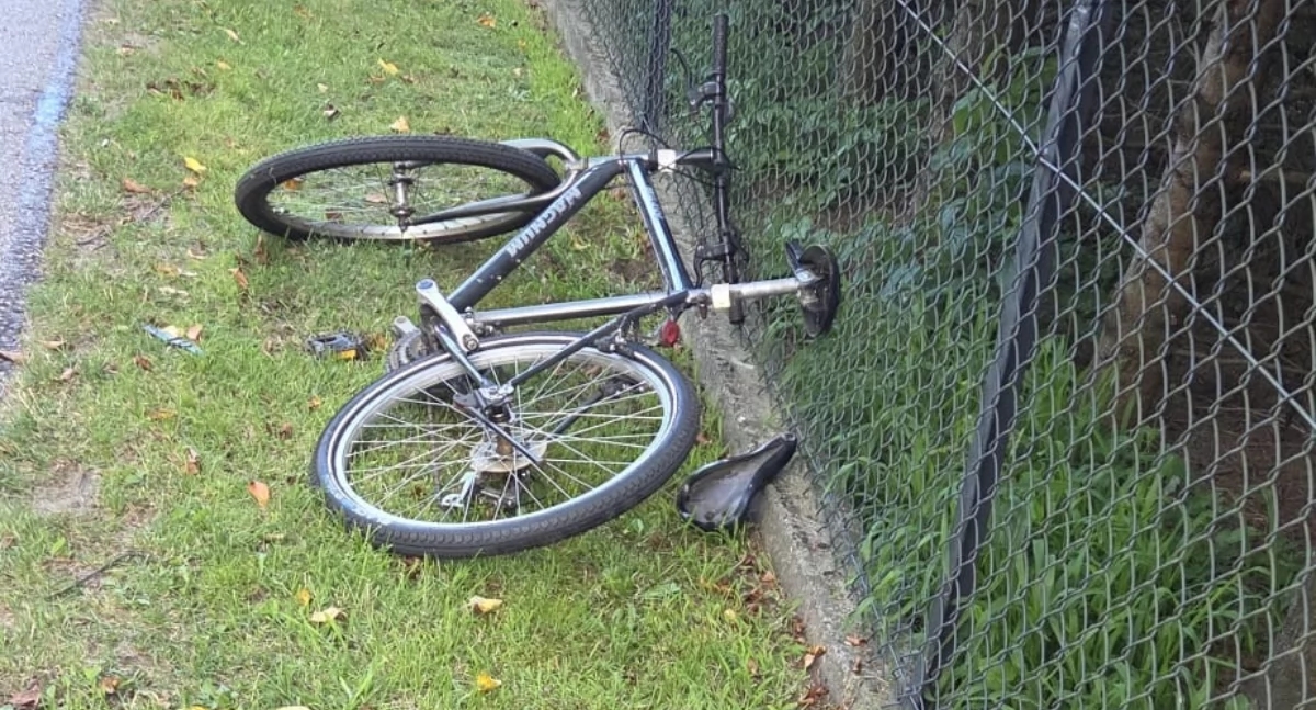 A drunk motorcyclist hit a cyclist