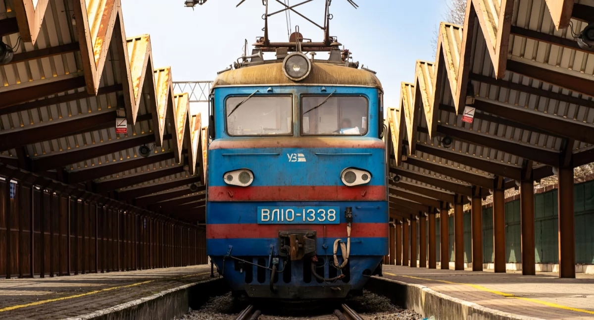 Украинские машинисты перевозили людей в локомотиве, зарабатывая по 10 000 долларов за каждого переправленного через границу человека.
