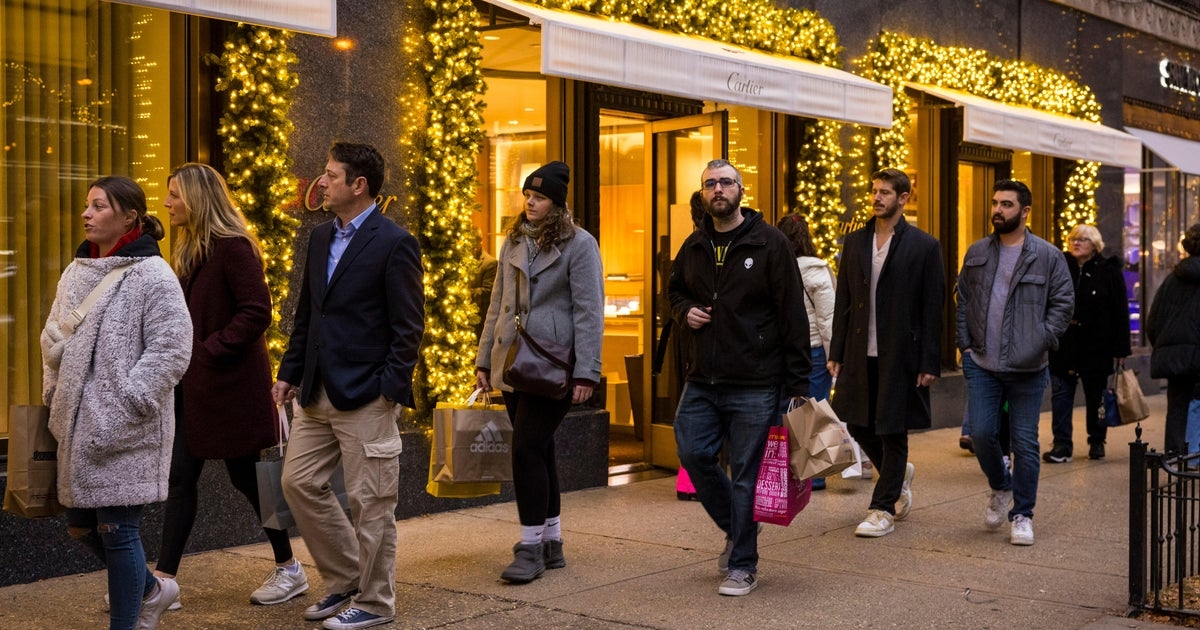 Economists expect faster growth, but weaker job gains, through 2025
