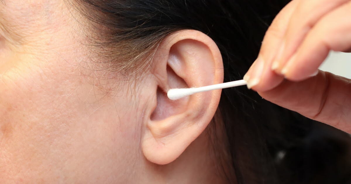 Oídos. ¿Por qué debemos dejar de usar bastoncillos de algodón definitivamente?