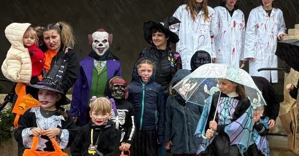 Vitrey. Halloween sous la pluie