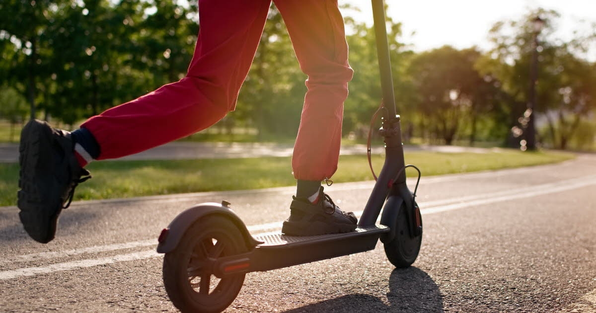 Монсо-ле-Мин. Скутеры, электровелосипеды и мопеды запрещены на пешеходных улицах под страхом штрафа.