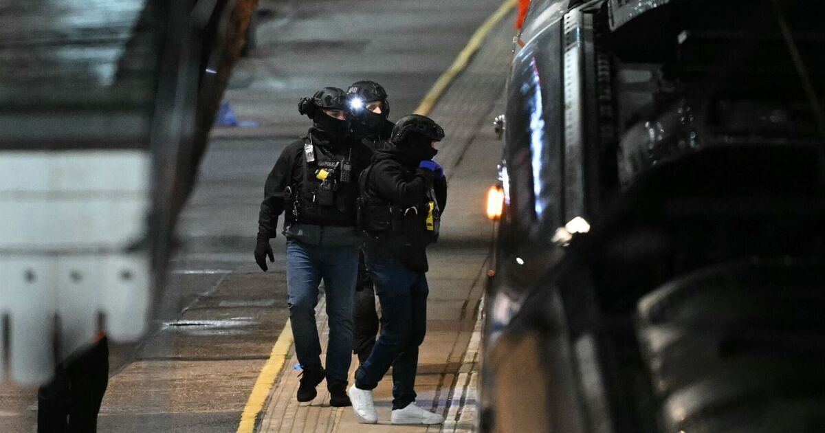 Нападение с ножами в поезде Хантингдона: 10 раненых в результате ножевого нападения, 9 из них борются за свою жизнь