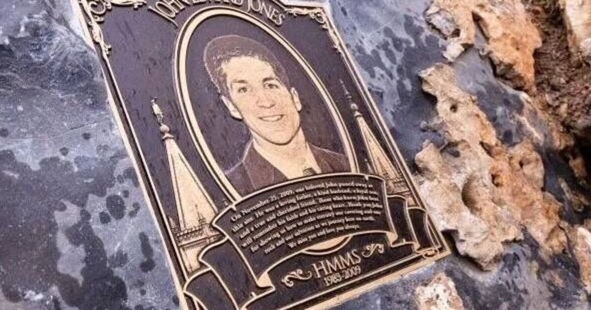 Equipes de resgate enfrentam decisão inimaginável após explorador de cavernas morrer asfixiado.