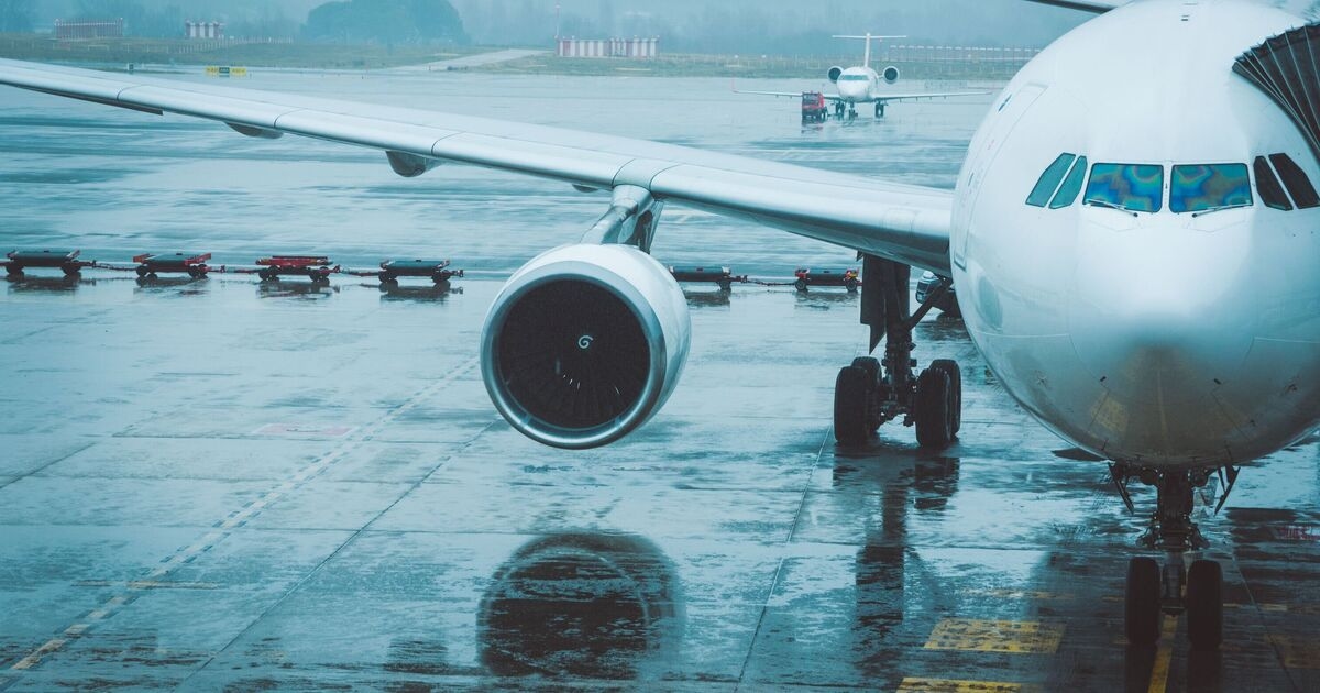 Britten krijgen belangrijke reiswaarschuwingen nu Spanje getroffen wordt door enorme stortbui