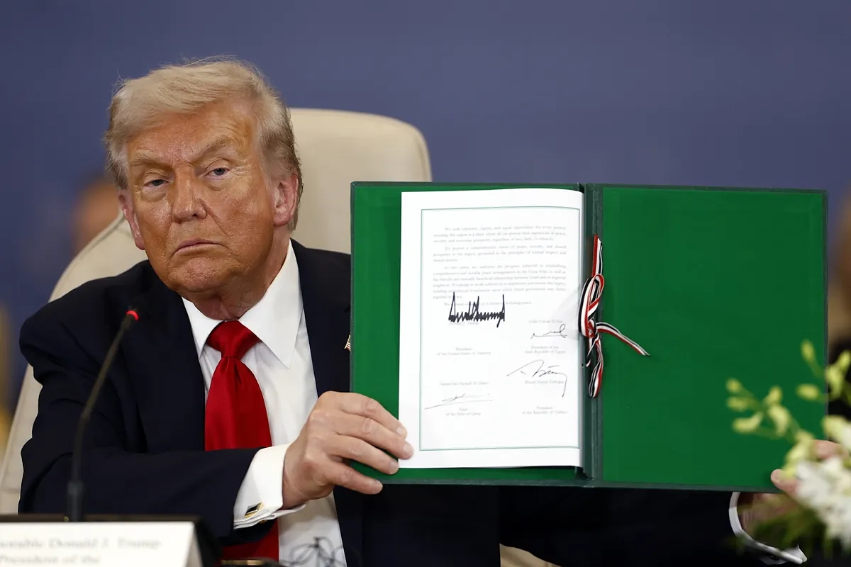 Trump assina o acordo de paz de Gaza dois anos após o início da guerra.