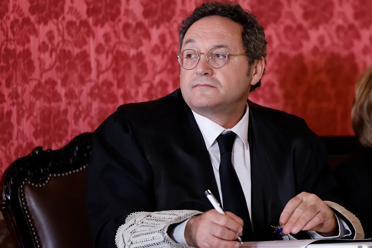 Es ist würdelos, wenn ein Generalstaatsanwalt im Gerichtssaal eine Robe trägt.