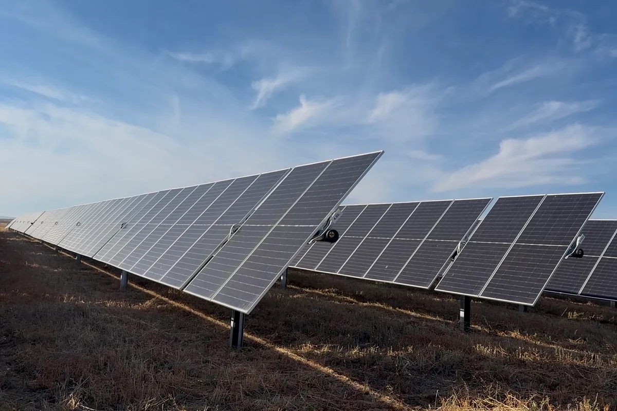 Apple zwiększa inwestycje w energię słoneczną i wiatrową w Europie