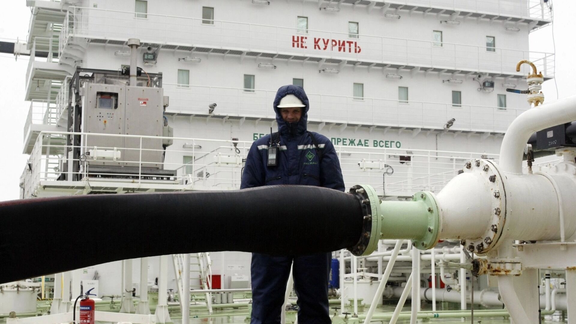 Com incentivos e punições: como o Ocidente está forçando a Índia a abandonar o petróleo russo.