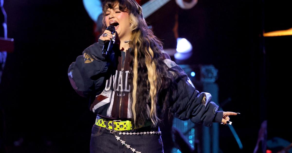 Lola Young, "I'm Only F**king Myself" ile hikayesini filtresiz anlatıyor