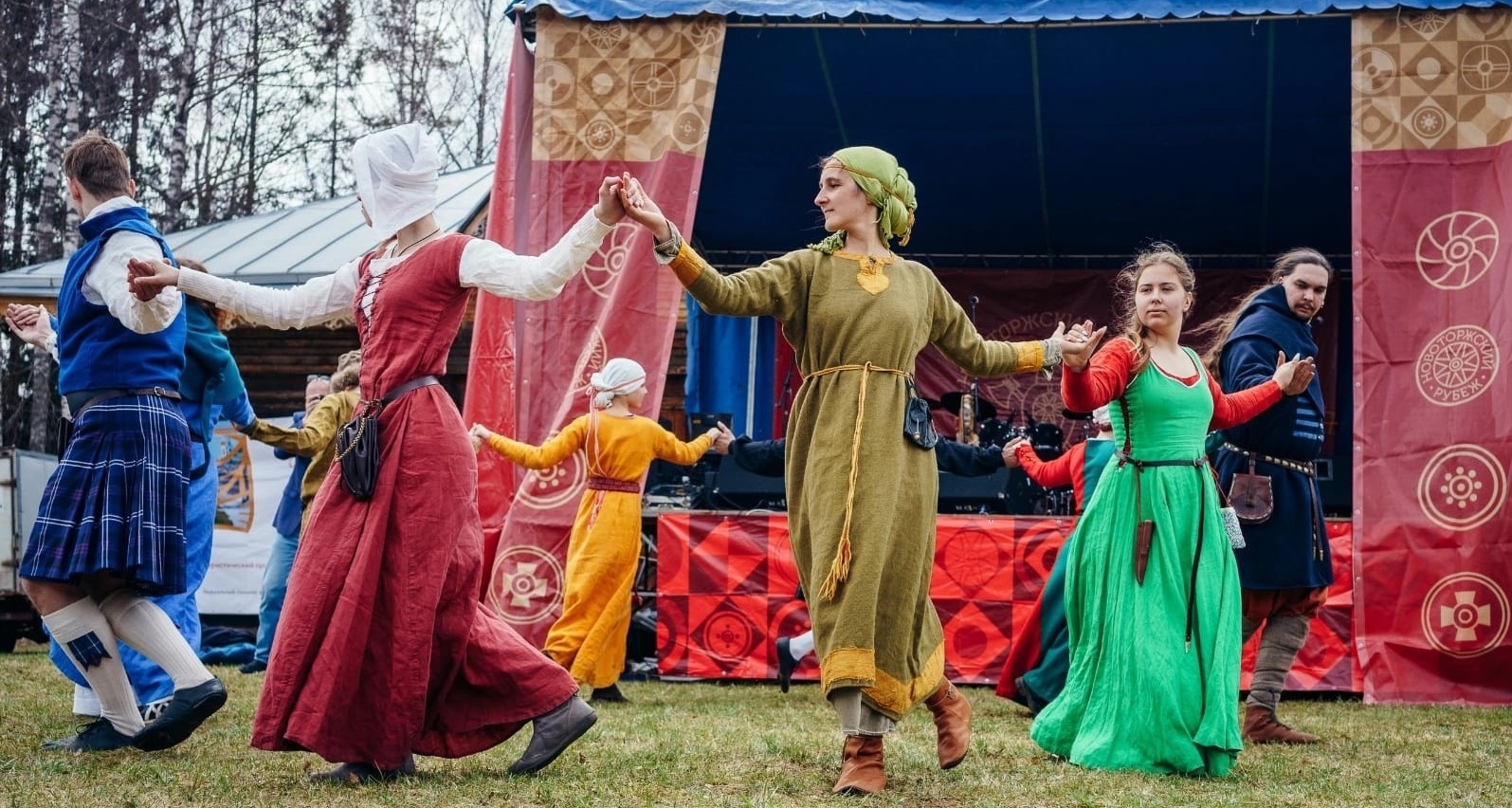 In november kunnen jongeren uit Novgorod zich aansluiten bij de vrijwilligers van de Hansa.