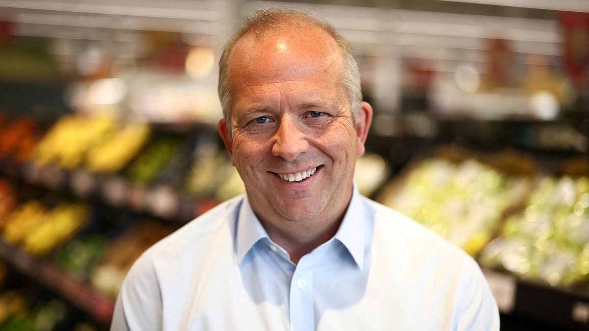 Sainsbury's fait fi des critiques budgétaires : des ventes exceptionnelles propulsent son action à son plus haut niveau en 12 ans.