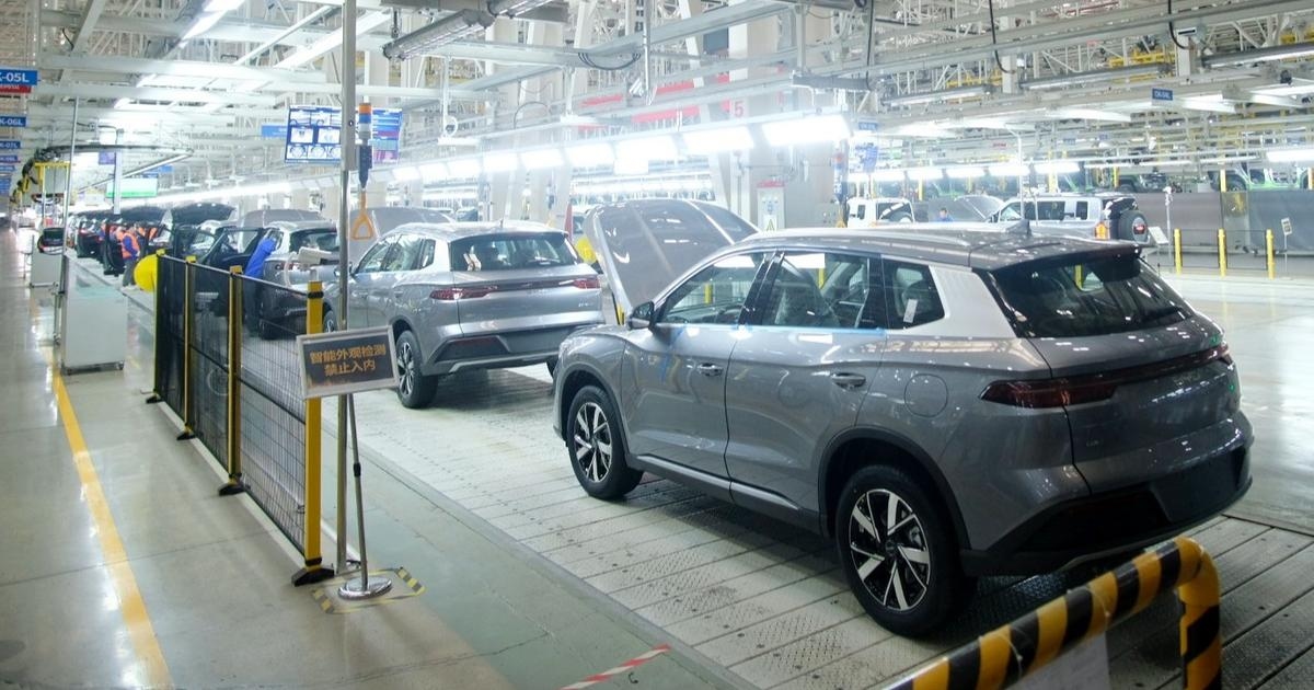 "Çin'deki elektrikli otomobil dalgası daha yeni başlıyor": BYD'nin dev fabrikasında en modern teknolojiler