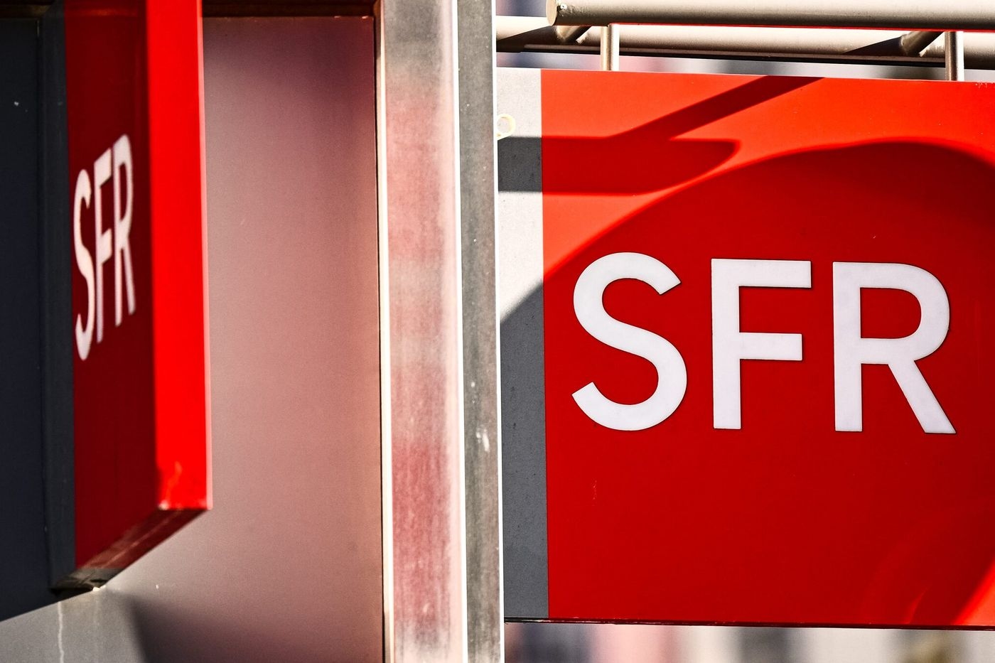 SFR satın alımı: Bouygues Telecom, Free ve Orange tekliflerini sürdürüyor