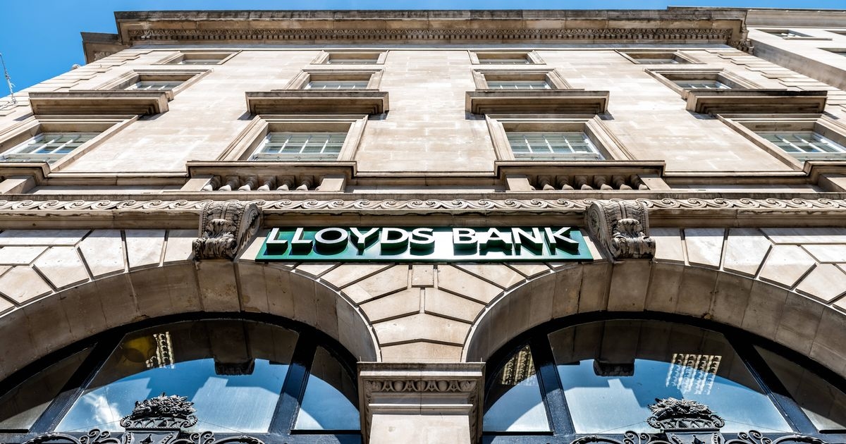 Lloyds Bank versendet eine Benachrichtigung über eine Gebühr von 399 £ an alle Kunden