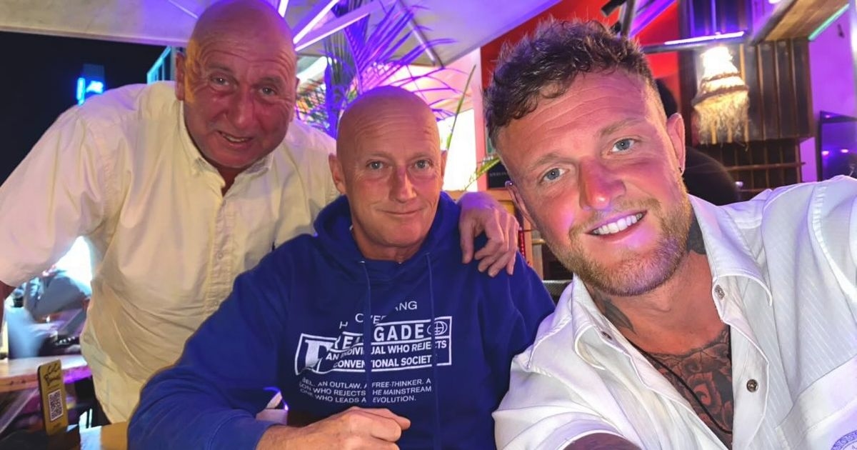 İngiliz, Noel'i Tenerife'de arkadaşlarıyla geçirmek için eşini İngiltere'de bıraktı - 'Üzgündü'