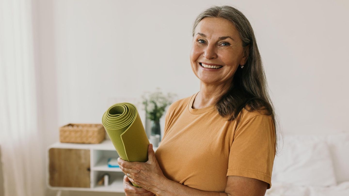 In forma a mezza età: questi esercizi di fitness che le donne over 50 dovrebbero fare ogni giorno