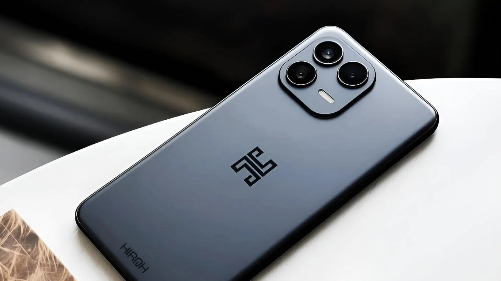 Preocupado com sua privacidade? Com este telefone, você pode desligar a câmera, o microfone e o GPS com um único botão.