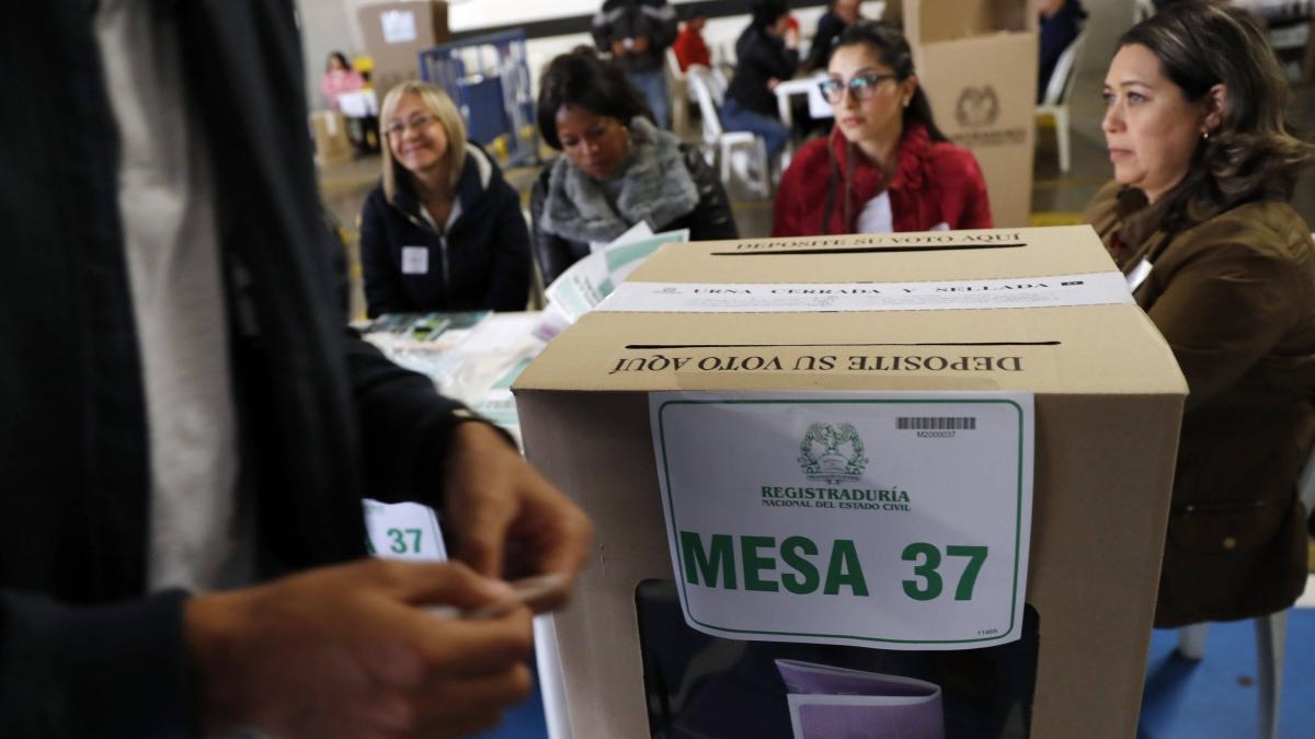 Cumhurbaşkanlığı seçimlerine ilişkin kısıtlamanın sona ermesine bir gün kala anket yasasıyla ilgili şüpheler devam ediyor