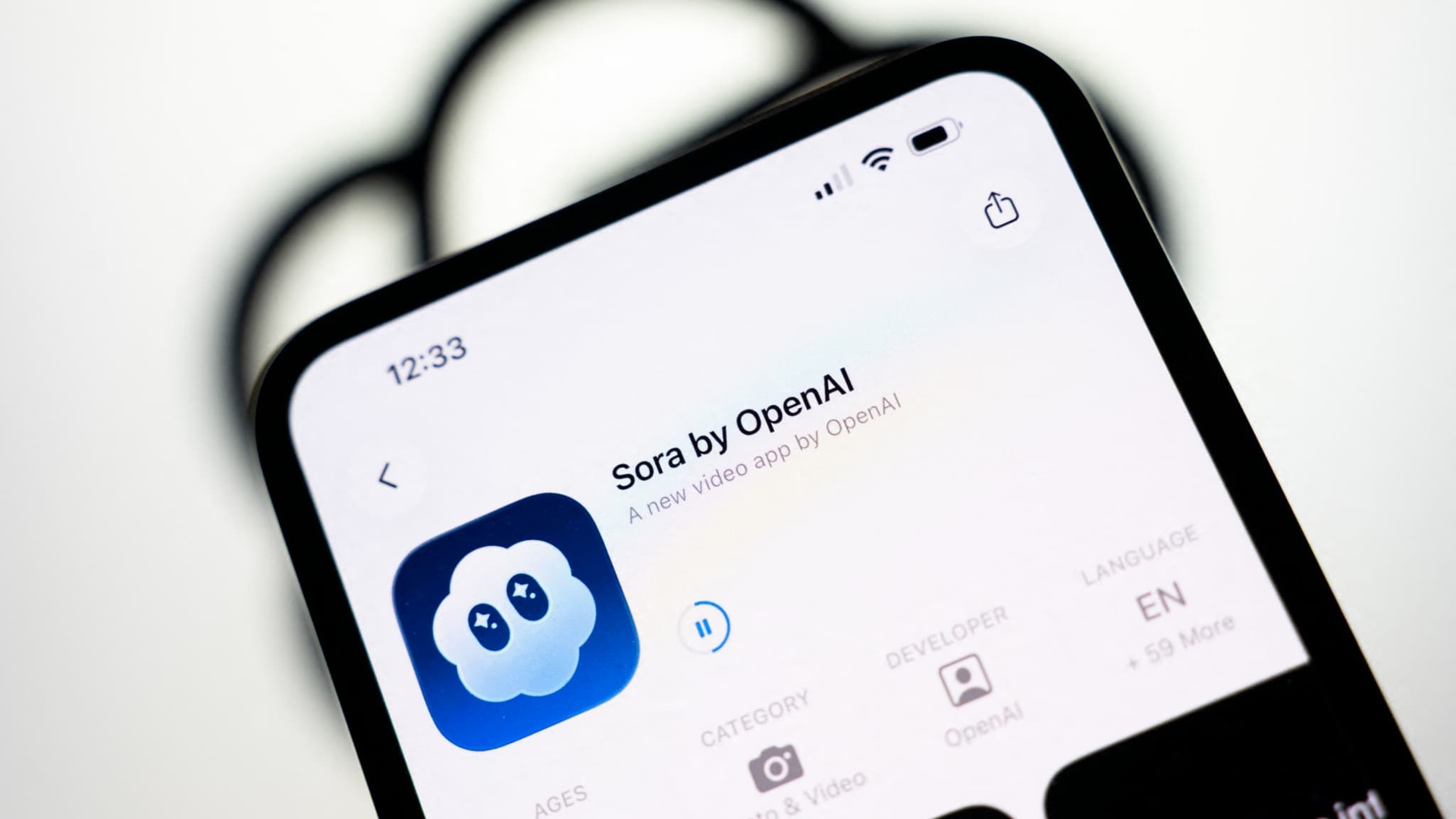 "Il confine tra vero e falso non esiste più": Sora 2, l'app che genera video folli usando l'intelligenza artificiale