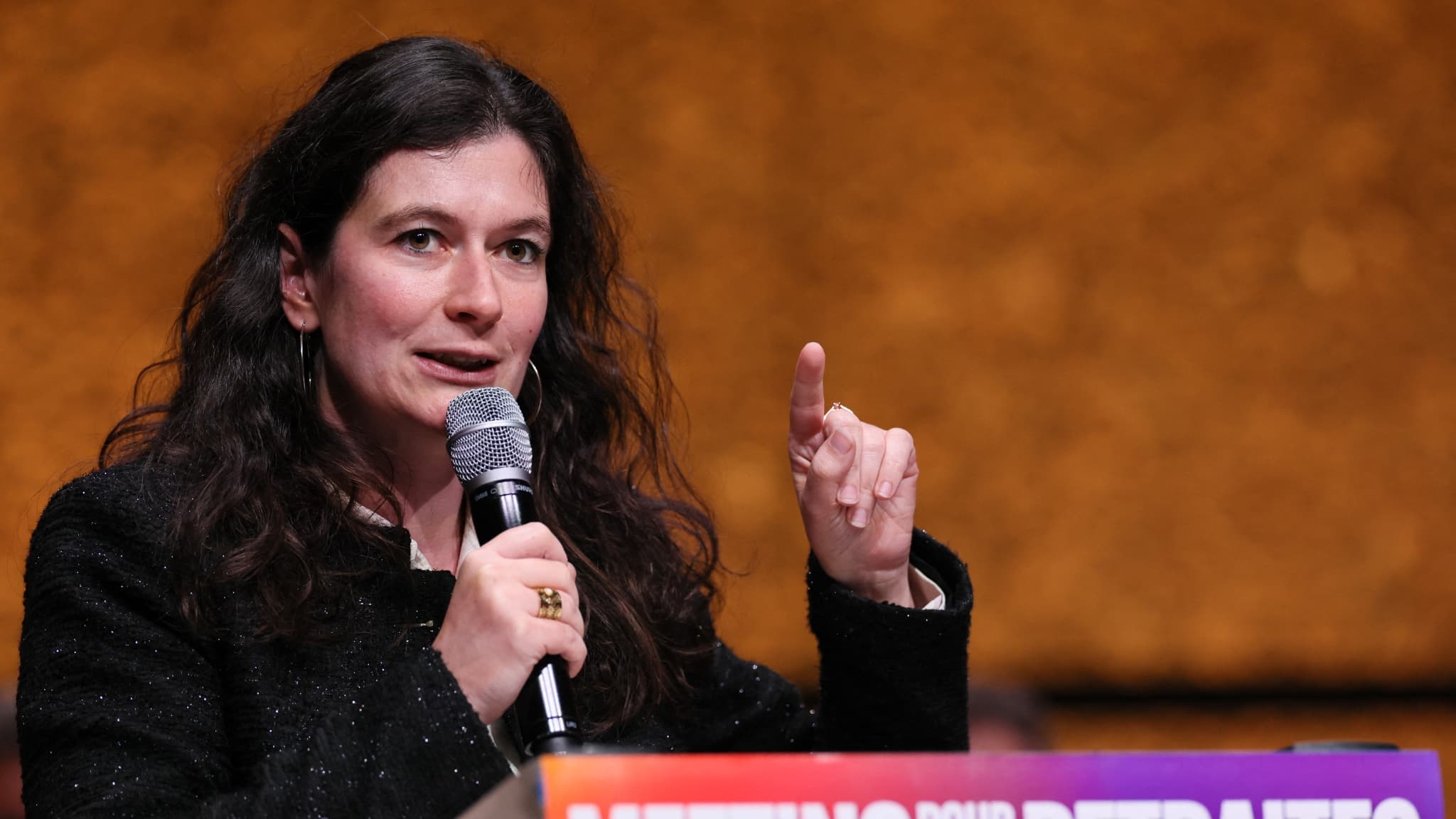 Samuel Paty suikastı: Boyun Eğmeyen Fransa Partisi milletvekili neden tartışmanın merkezinde?