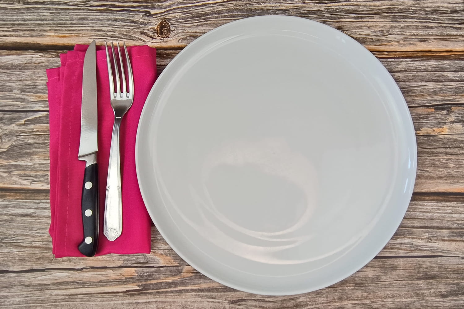 Un ristorante che serve un solo piatto fa aspettare i clienti per ore: "l'unica scelta è il grado di cottura"