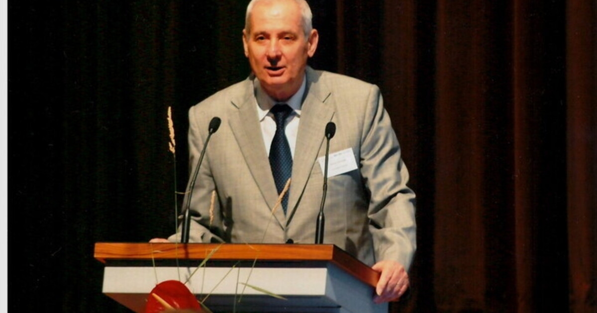 Een brein dat niet op de tocht staat. Een eerbetoon aan professor Scrosati, een pionier in het onderzoek naar lithiumbatterijen.