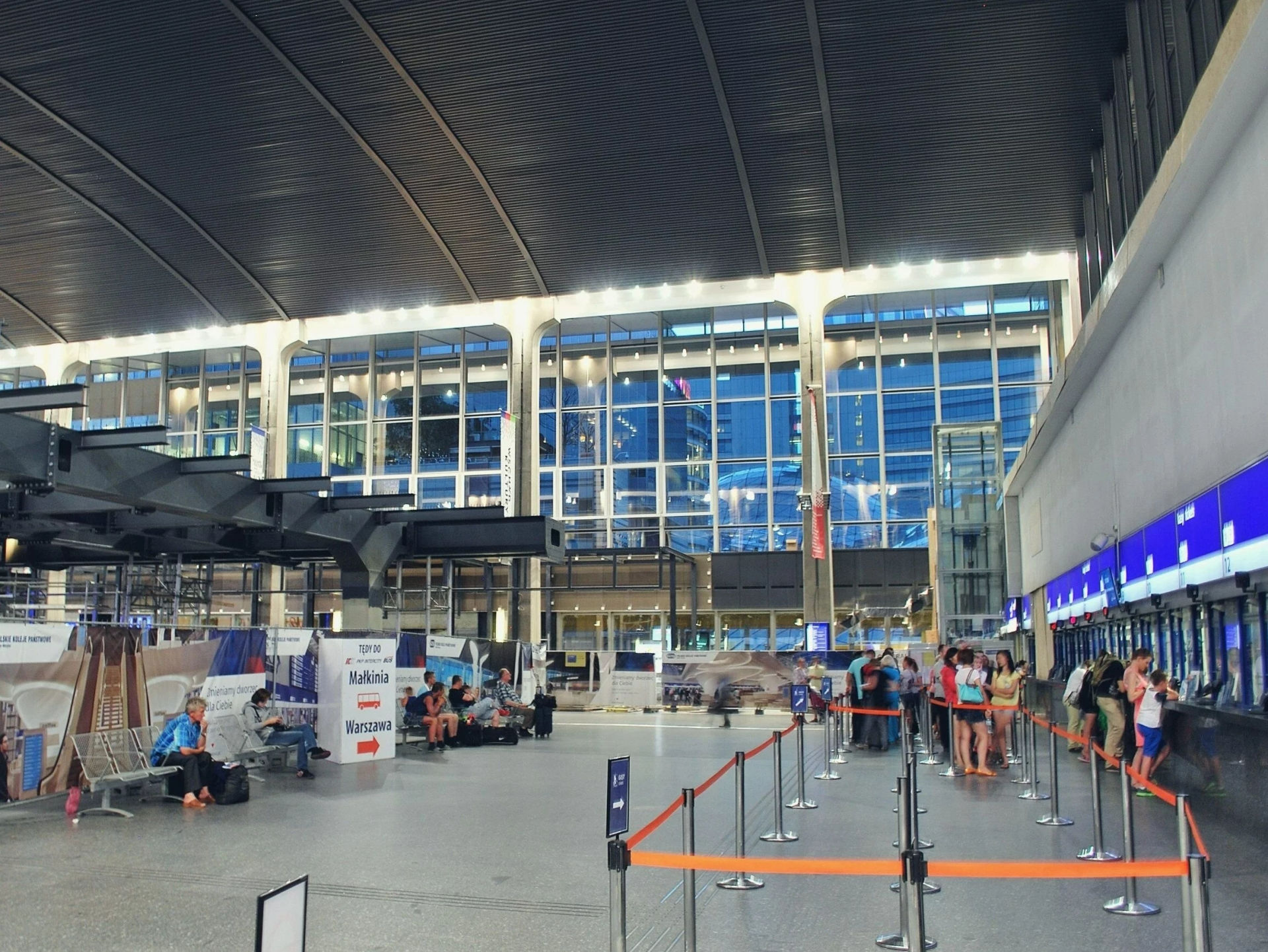 Vanaf vandaag rijden er geen treinen op Centraal Station. Dat zal de komende dagen zo blijven.