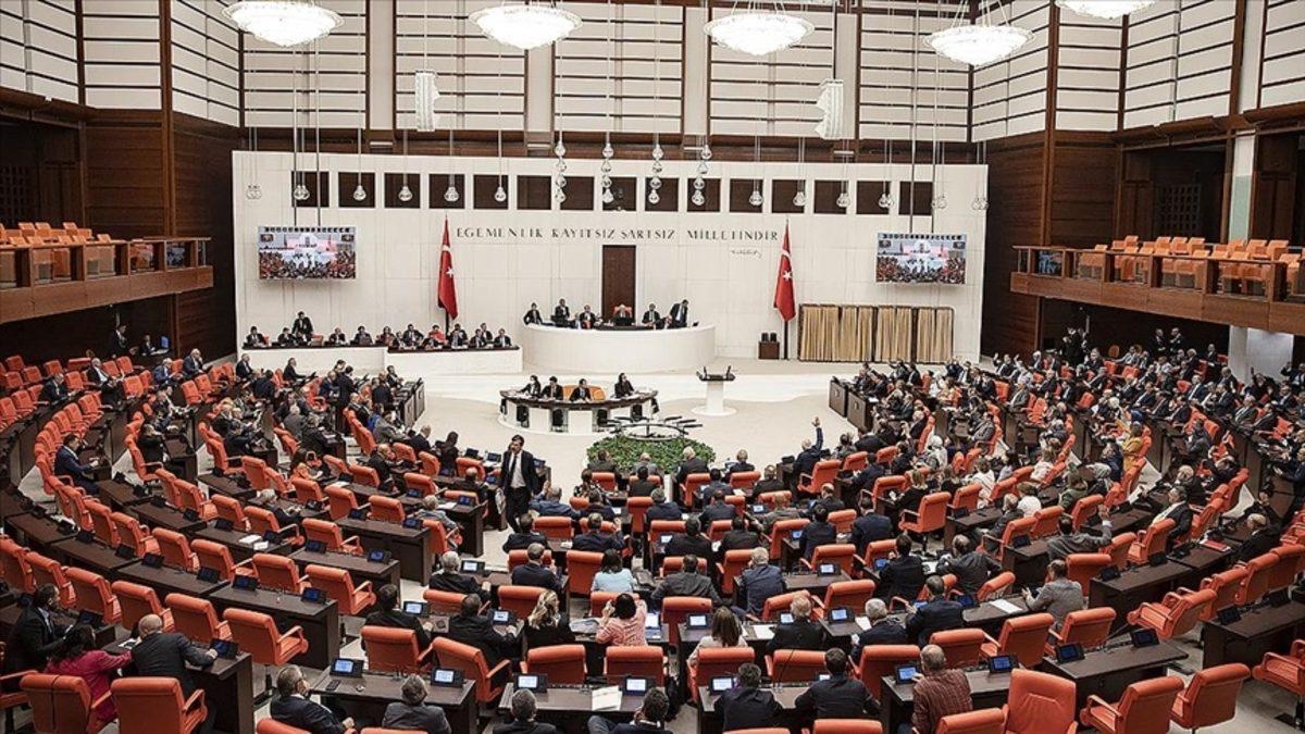 Nur noch 14! Die politische Landschaft im Parlament hat sich in 2,5 Jahren verändert... Werden noch 3 weitere Personen der AKP beitreten?