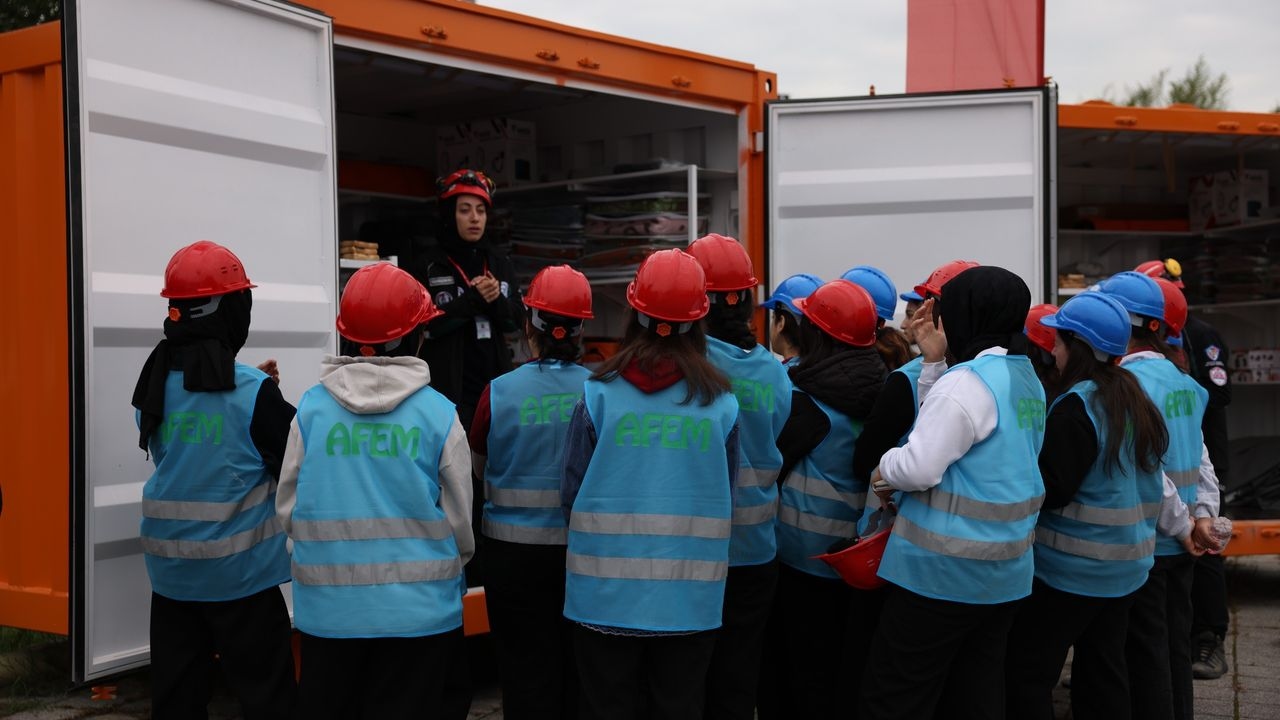 Arnavutköy es fuerte ante los desastres: se pusieron en servicio 10 contenedores para desastres