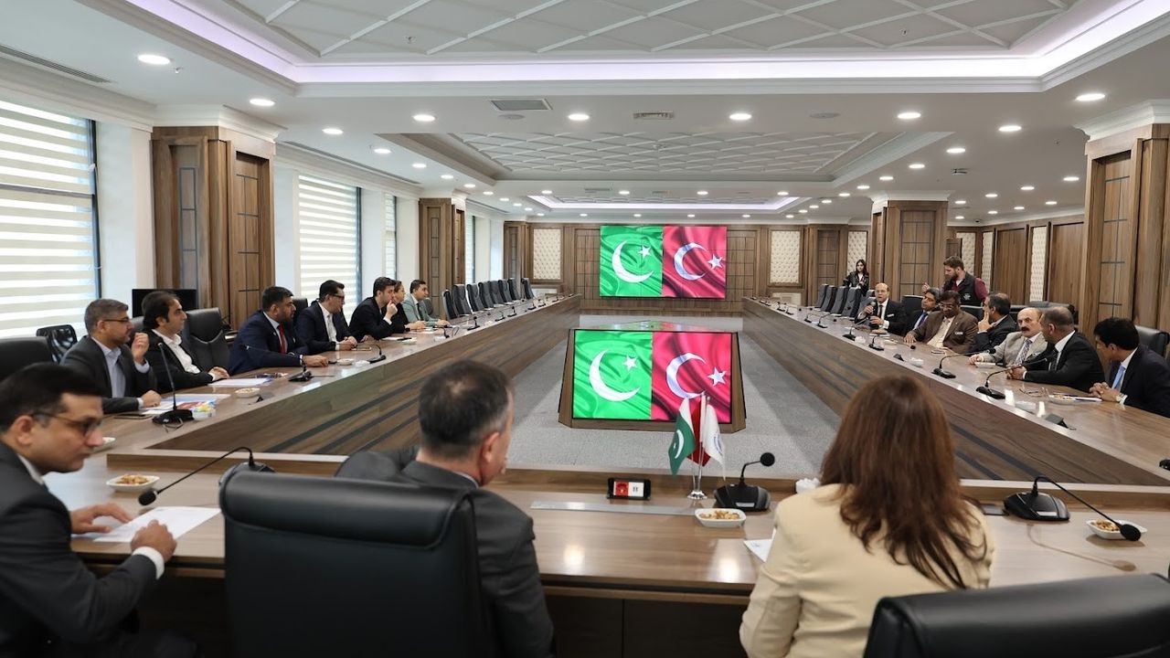 Local government support from Bagcilar to Pakistan