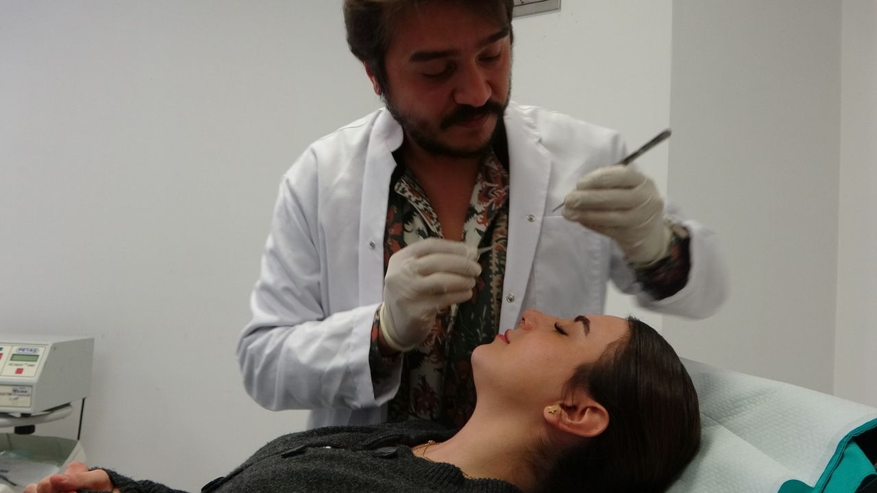 Im staatlichen Krankenhaus von Tuzla hat das Zeitalter der KI-gestützten plastischen Chirurgie begonnen.