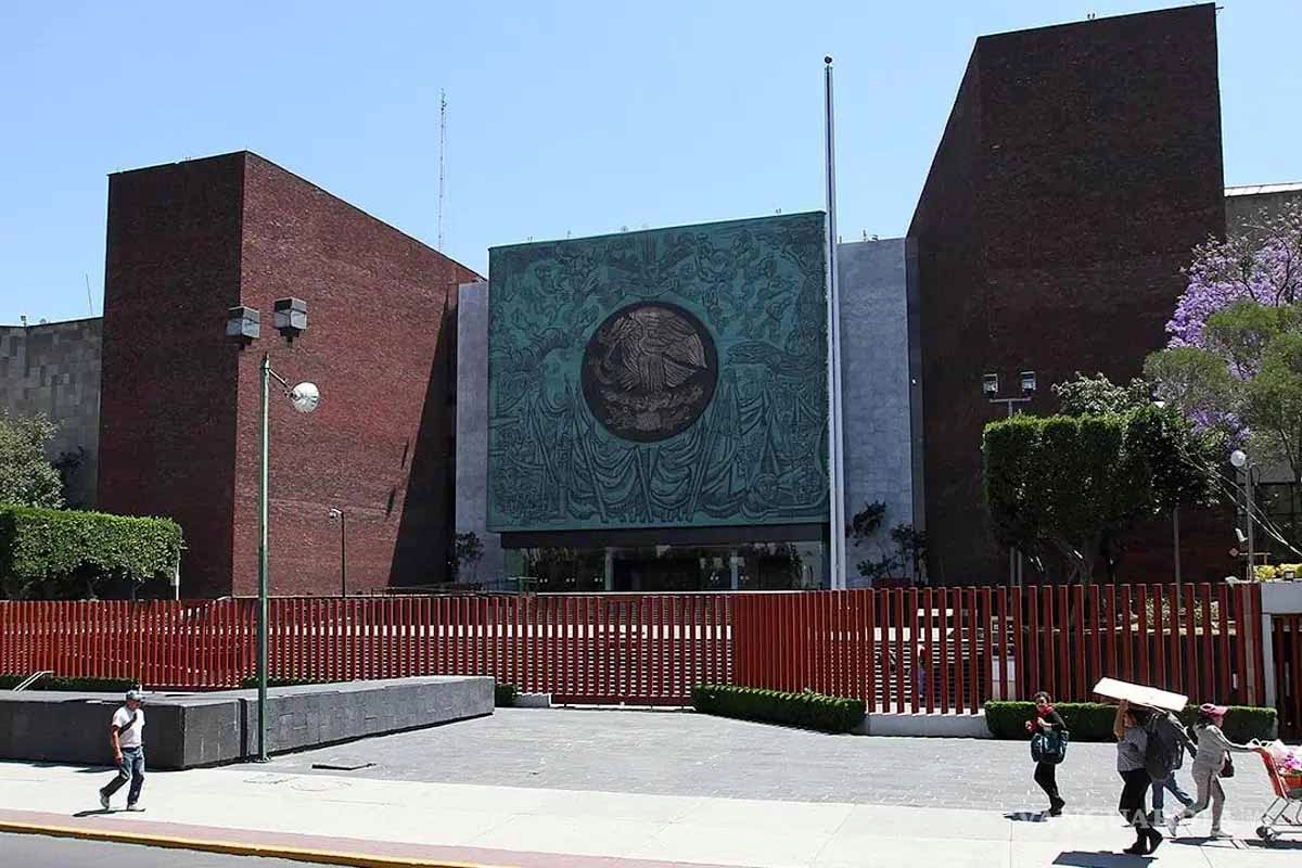 Morena milletvekilleri, Monreal'in kendilerini Kongre'ye katılmaya zorlaması nedeniyle isyan etti