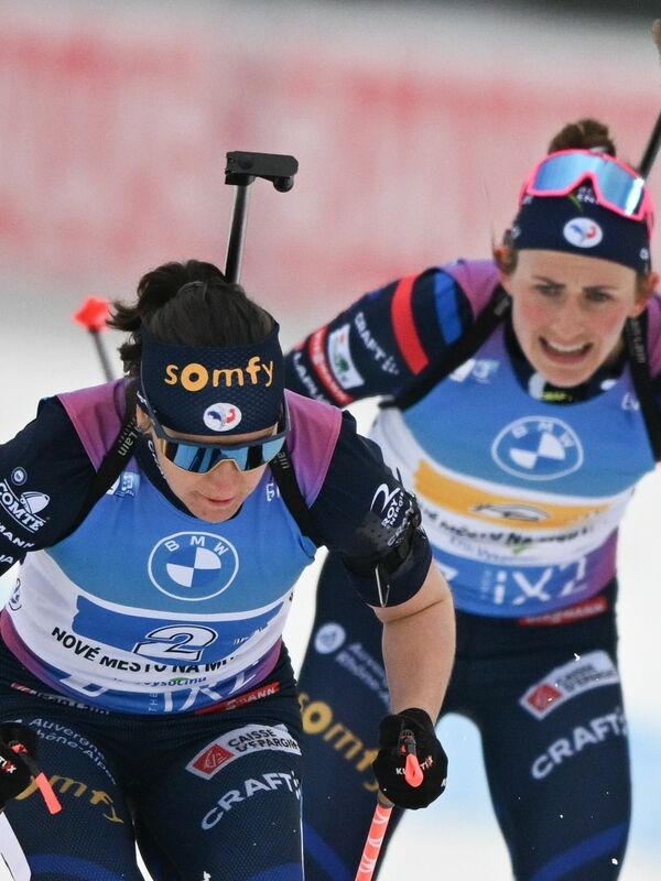 Biathlonistka Julia Simon została wykluczona z zawodów i treningów po oszustwie związanym z kartą kredytową.