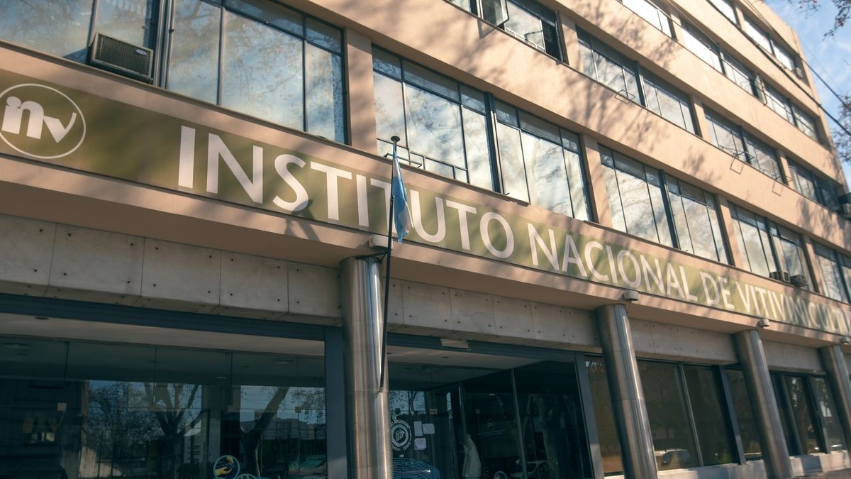 L'INV abandonne certains contrôles et se concentre sur la garantie que le vin est propre à la consommation.