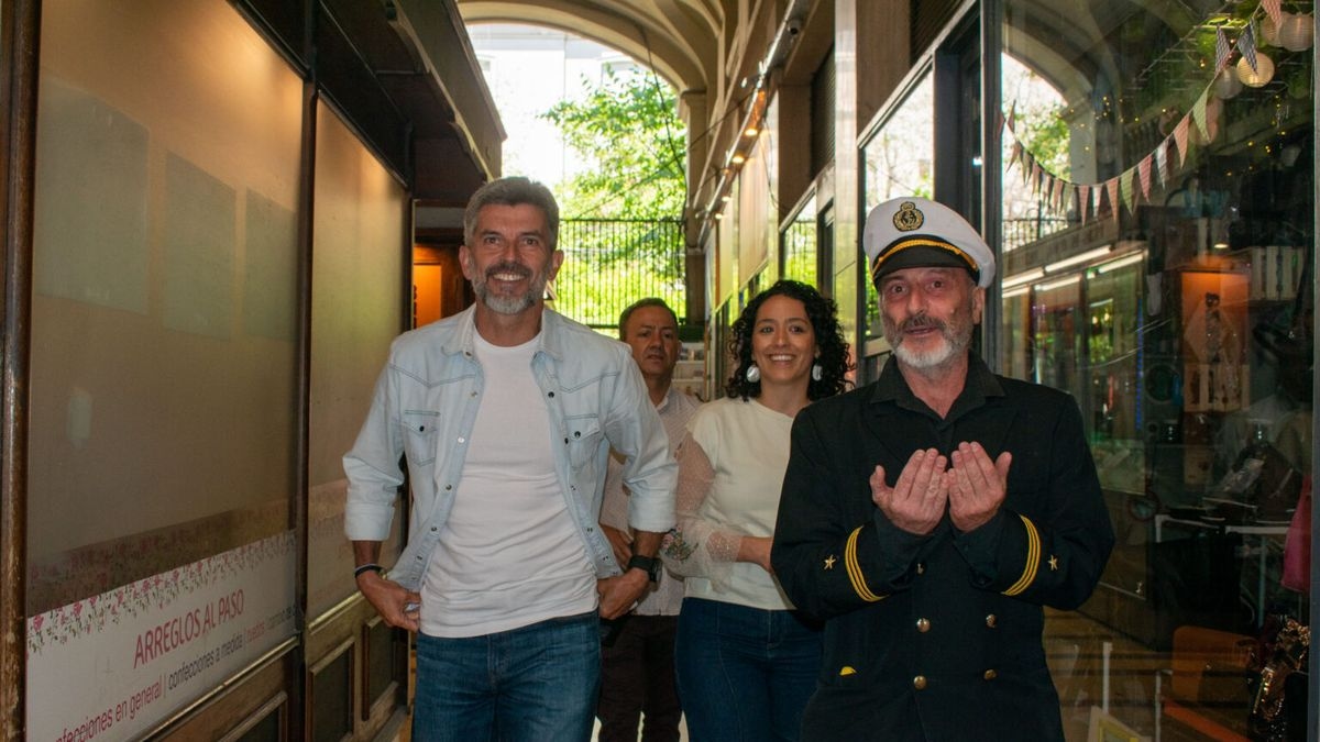 Ulpiano Suarez beteiligte sich an der Eröffnung eines neuen Cafés in Pasaje San Martín.