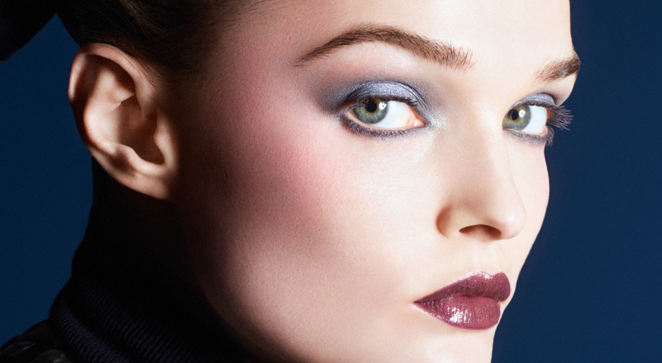 CHANEL przed świętami 2025 patrzy w niebo. Oto kosmiczna kolekcja do makijażu pełna talizmanów