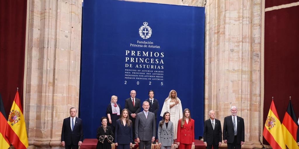 Gaitas y corrillos en el Reconquista, a escasas horas de los Princesa de Asturias