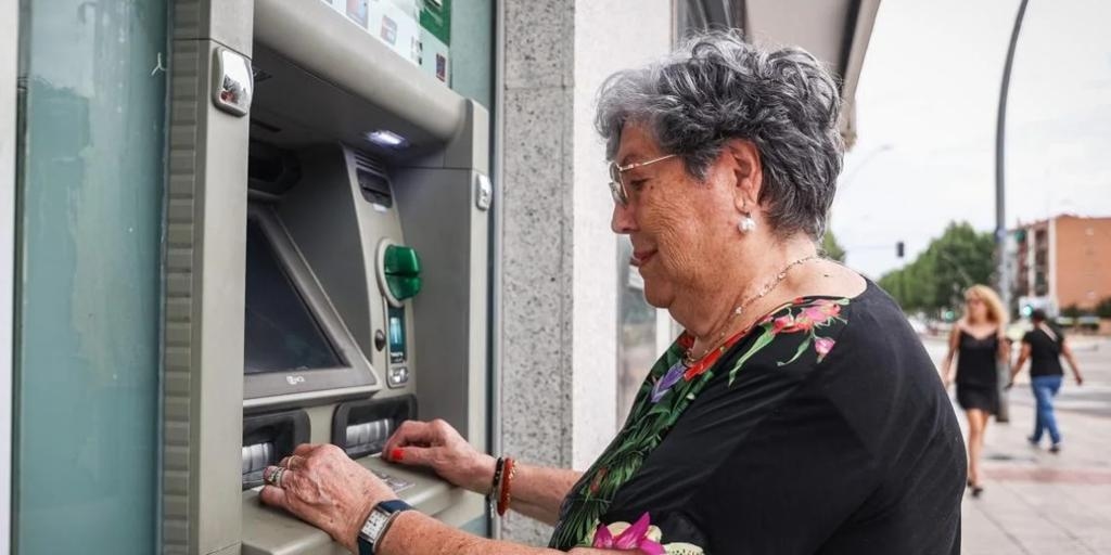 Когда выплачиваются пенсии в октябре? Даты выплат установлены в CaixaBank, Santander, ING, BBVA и других банках.
