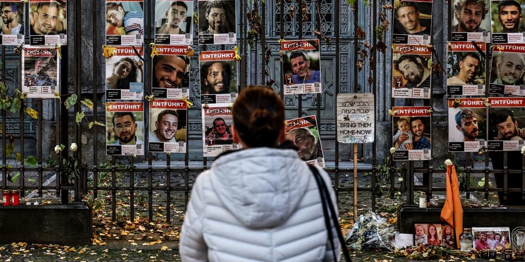 Izrael zidentyfikował dwóch z czterech martwych zakładników przekazanych w poniedziałek przez Hamas.