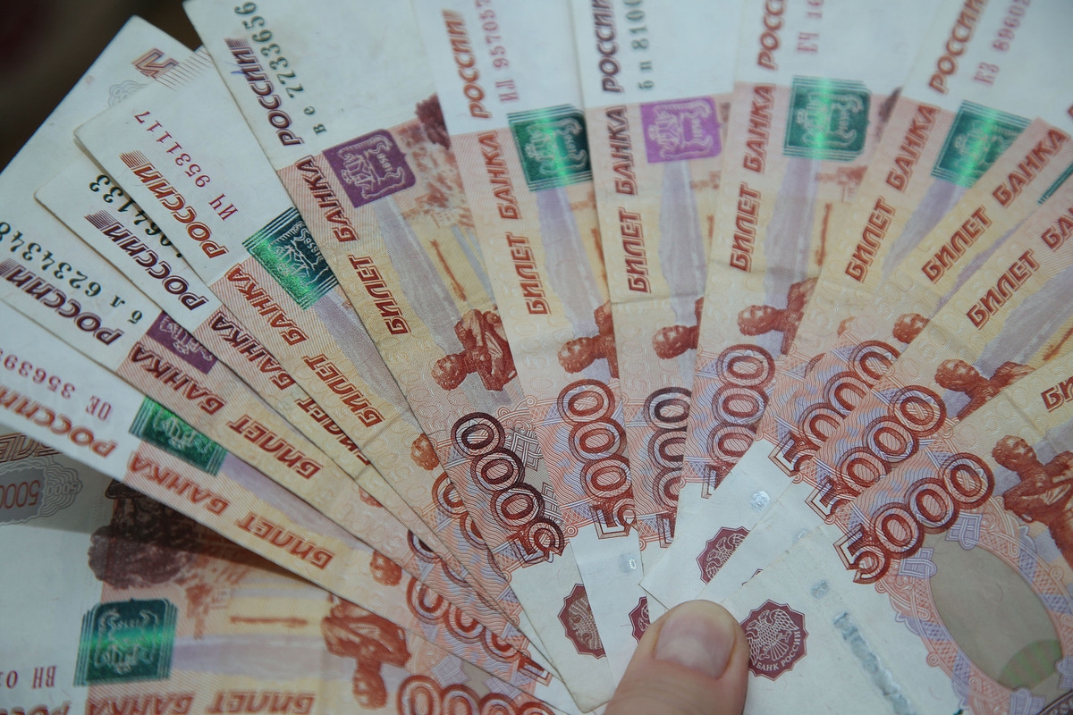 Resultó que Gennady Khazanov vendió casi todos sus bienes inmuebles en la Federación Rusa por 706 millones de libras.
