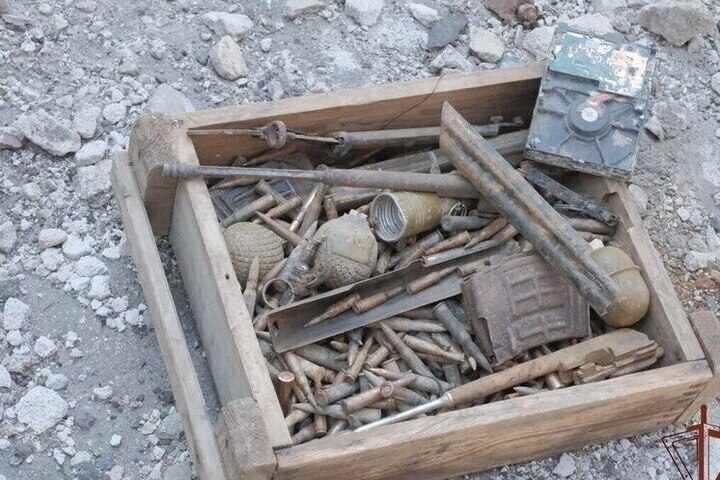 La Garde russe a découvert un ancien centre des forces armées ukrainiennes et des munitions dans le sous-sol d'Azovstal.