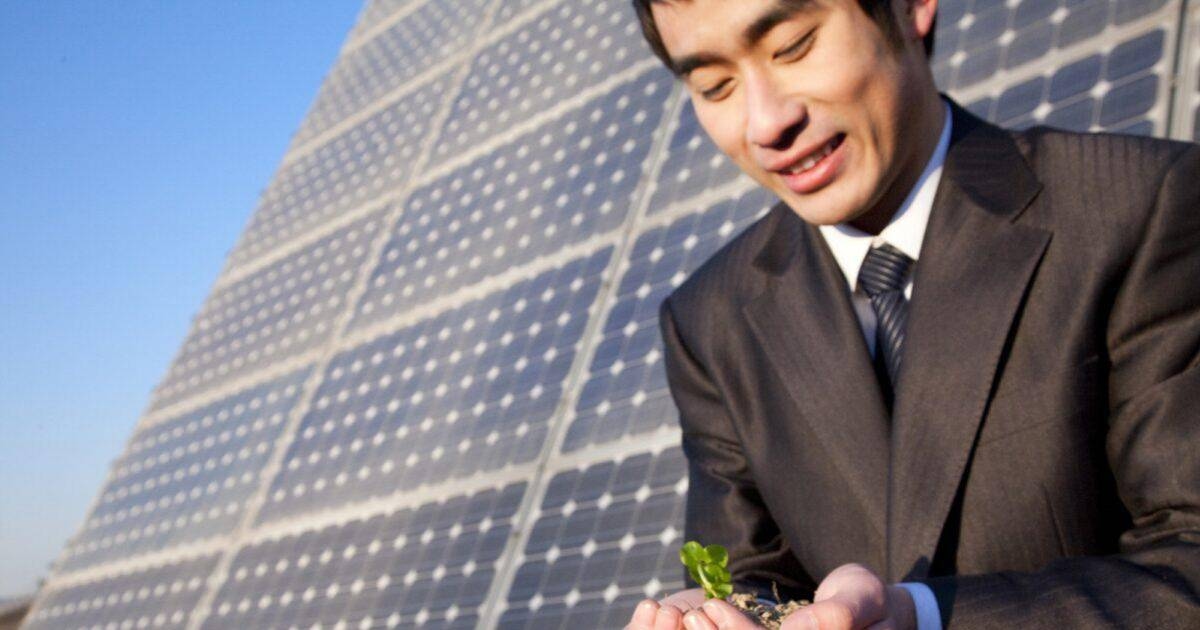 Китай лидирует в революции чистой энергии; модель стремится преобразовать мировые рынки и политику