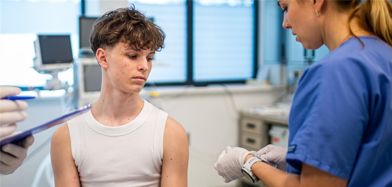 Meningokokken: Neue STIKO-Empfehlung für ältere Kinder und Jugendliche