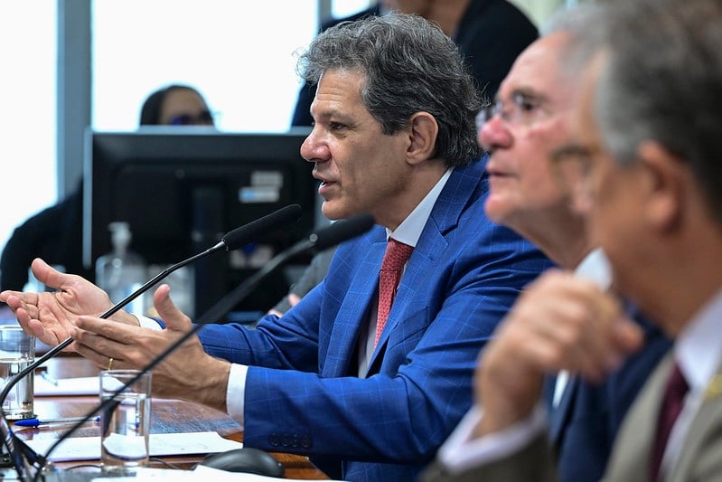 Haddad prône une révision de la fiscalité des fintechs et promet une « lutte plus dure » contre les sociétés de paris